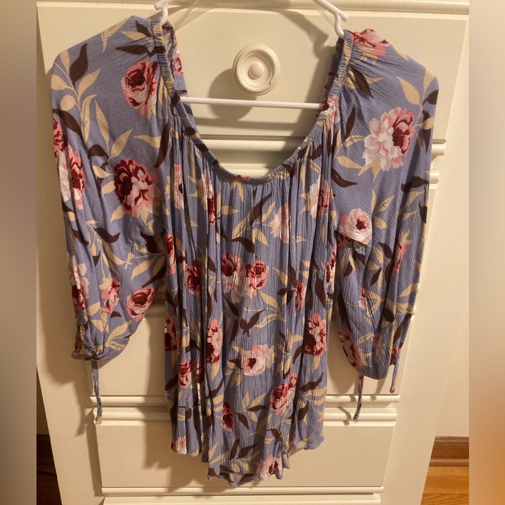 Off the shoulder boutique shirt